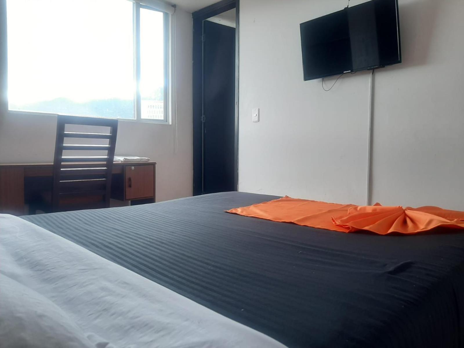 Hotel Sector De Corferias , Y , A 10 Cuadras Embajada Americana , Cerca Al , G 12 , Universidad Nacional , Aeropuerto A 2 Cuadras Estacion Ciudad Universitaria Marque-tresdiecisietecincoveintisieteveintiseistreintayuno Bogotá